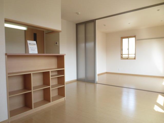 Living and room. LD integrally available Western-style