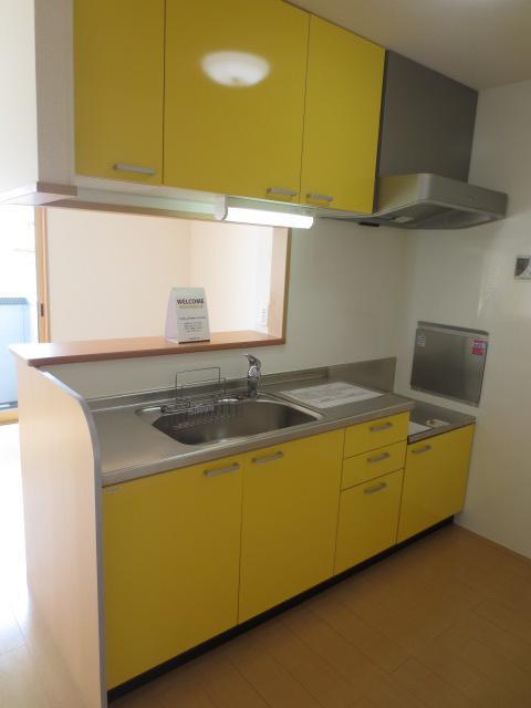 Kitchen. Two-burner gas stove can be installed