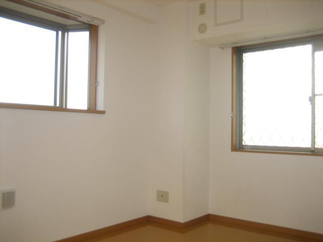 Other room space. Western-style (inverted type)