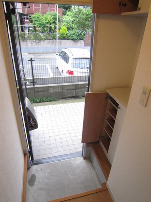 Entrance. Entrance with a shoe box