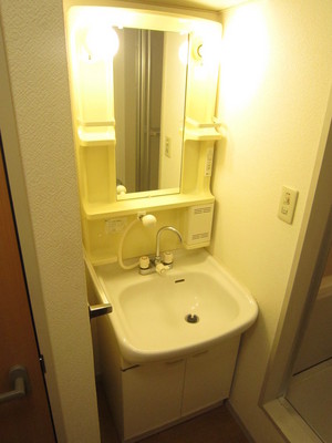Washroom. Undressing space ・ Independent wash basin