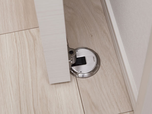 Other.  [Push door catcher] It can be locked with the push of a open door, Adopt a door catcher that can be released to the press again. You can operate without stoop.