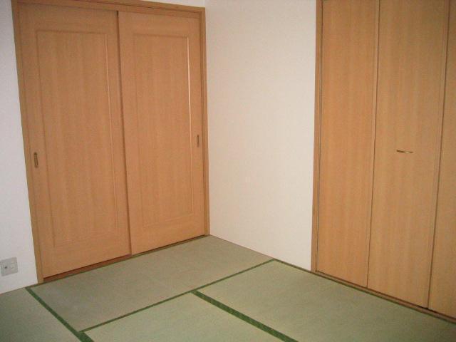 Living and room. Japanese-style room (same type)