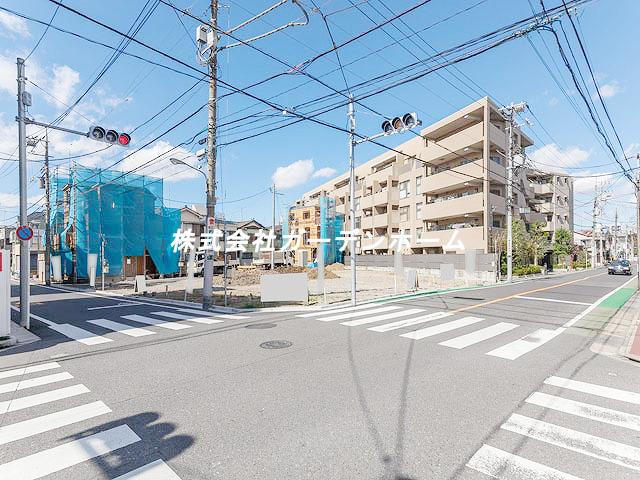 Local photos, including front road. 2013/11