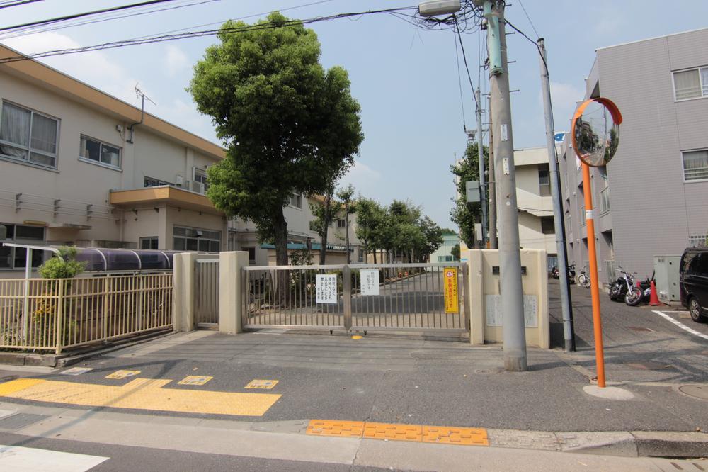 Primary school. Hon'isshoku until elementary school 240m 3-minute walk! ! It is also safe to school closer elementary school.