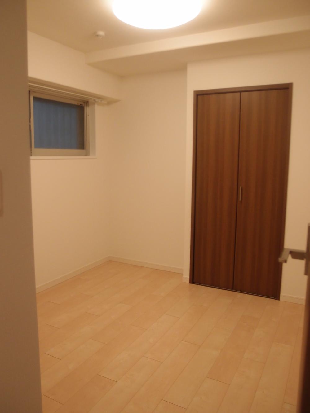 Non-living room. Indoor (12 May 2013) Shooting