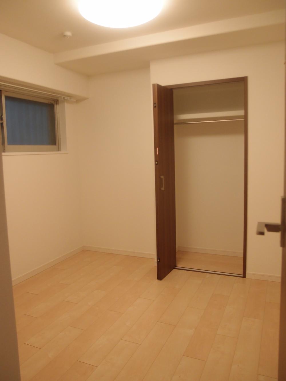 Non-living room. Indoor (12 May 2013) Shooting