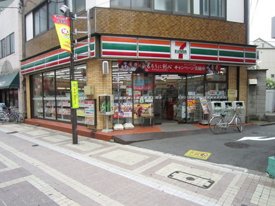 Convenience store. 650m to Seven-Eleven (convenience store)
