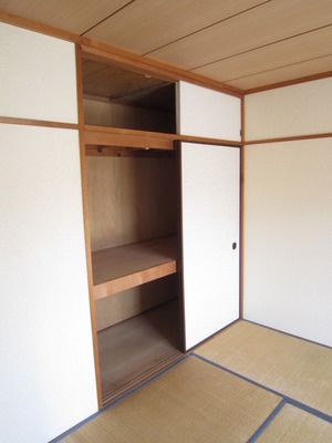 Receipt. Upper closet with closet storage