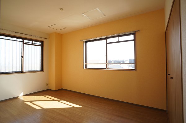 Other room space. The bedroom is also bright with two faces lighting! Orange accent cross point of