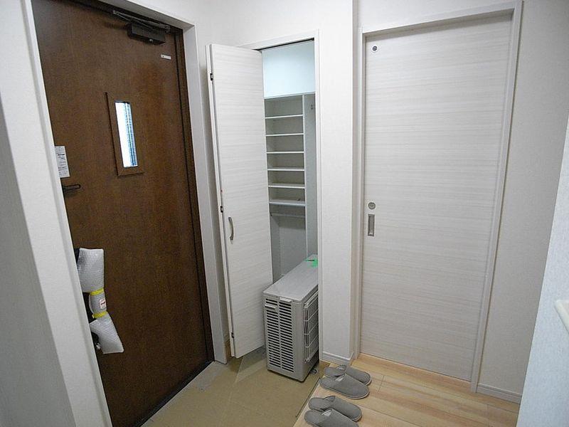 Entrance. Outdoor unit is put for the immediately following completion.