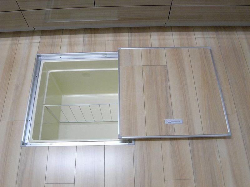 Kitchen. Convenient kitchen floor housed in the housing