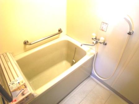 Bath. Add-fired ・ Bathing with handrail