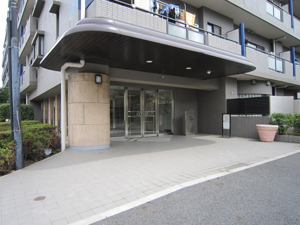 Entrance. Common areas