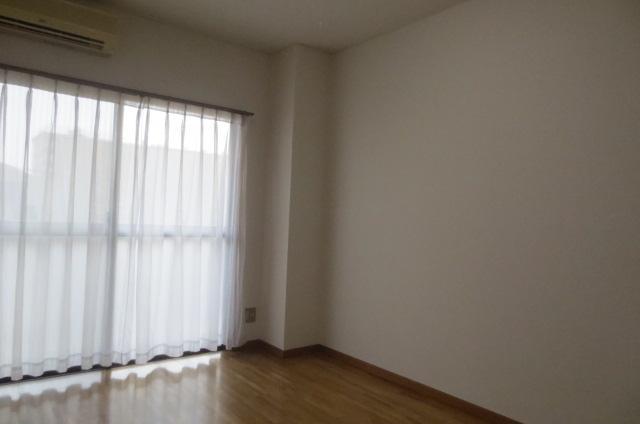 Living and room. Western-style 1