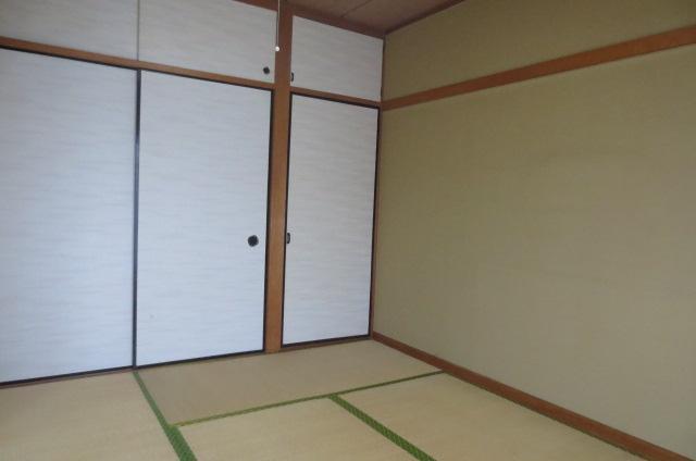 Living and room. Japanese-style room 2