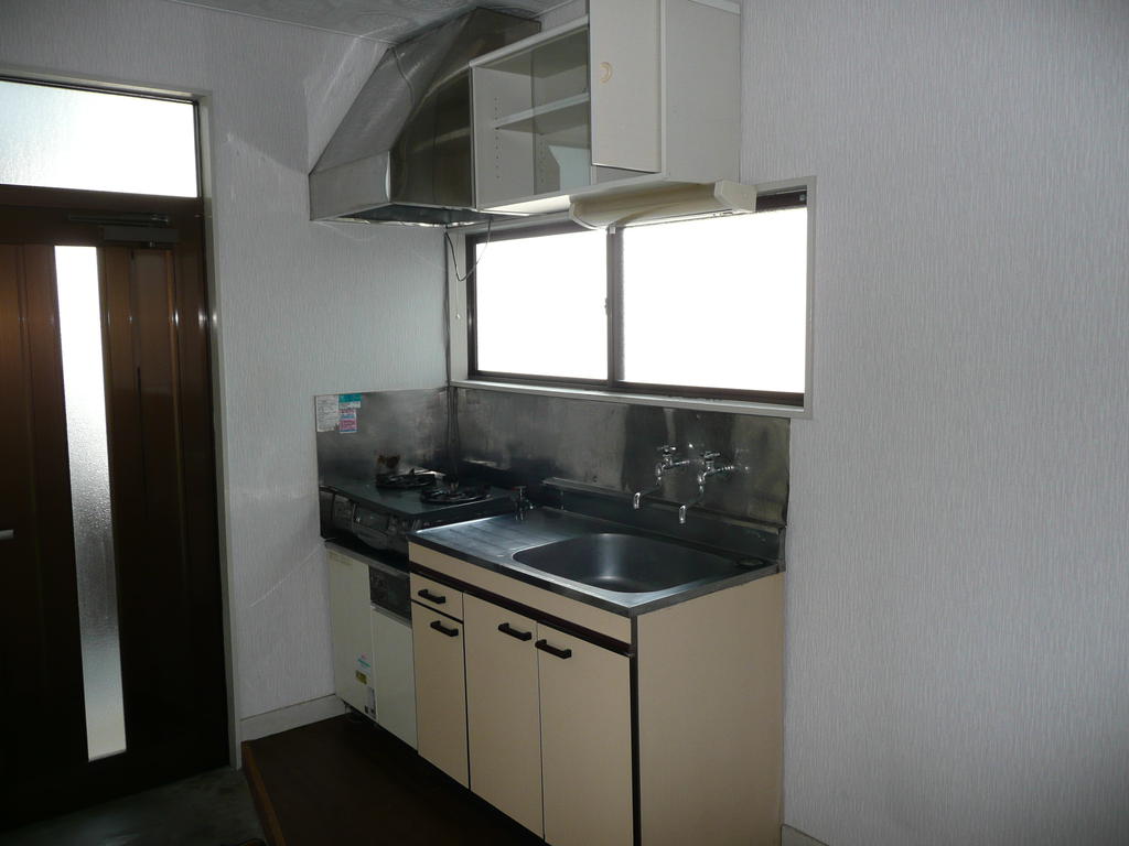 Kitchen. Corner room, (Removal If you do not want to gas stove use)
