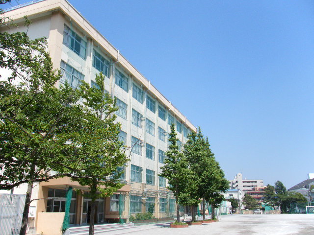 Junior high school. 853m to Edogawa Ward Higashikasai junior high school (junior high school)