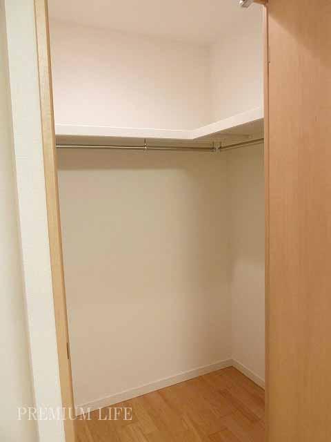 Receipt.  [Walk-in closet] Installed a large walk-in closet.