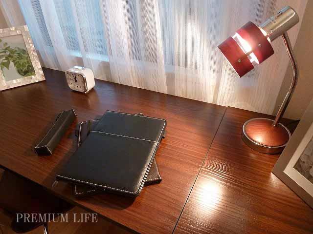 Non-living room.  [Western style room] About offer a study set to 5.5 Pledge of Western-style. It is likely to be useful as a study room for children.