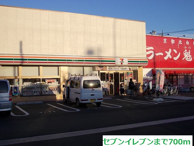 Convenience store. 700m to Seven-Eleven (convenience store)