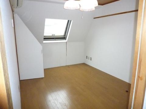 Living and room. Wall it's diagonal interior is clean.