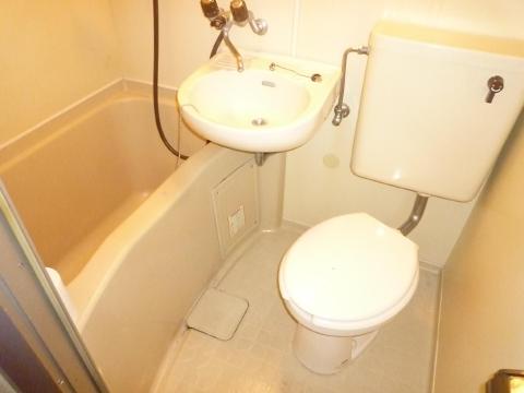 Bath. 3-point unit is a bus.