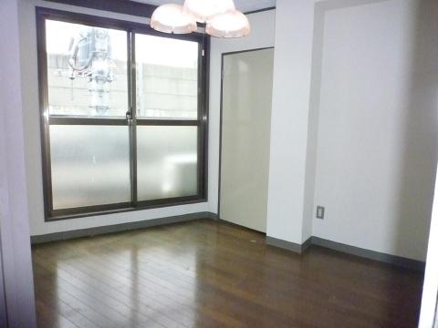 Living and room. Western-style is also equipped with air conditioning.