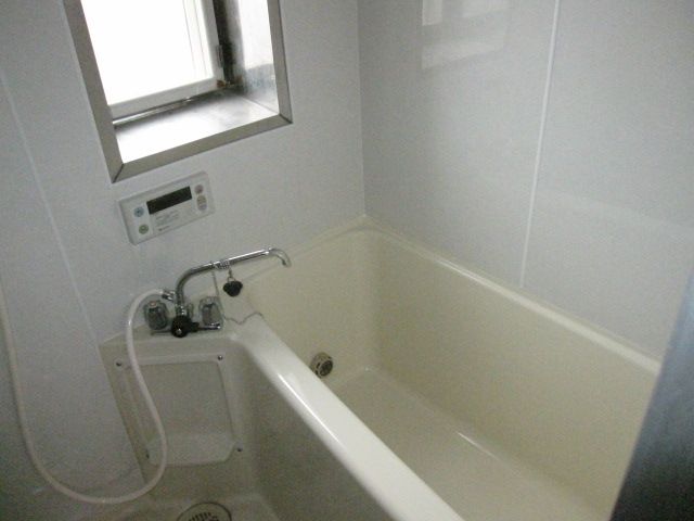 Bath. Bathing with the reheating. Also good there is a window ventilation function. 