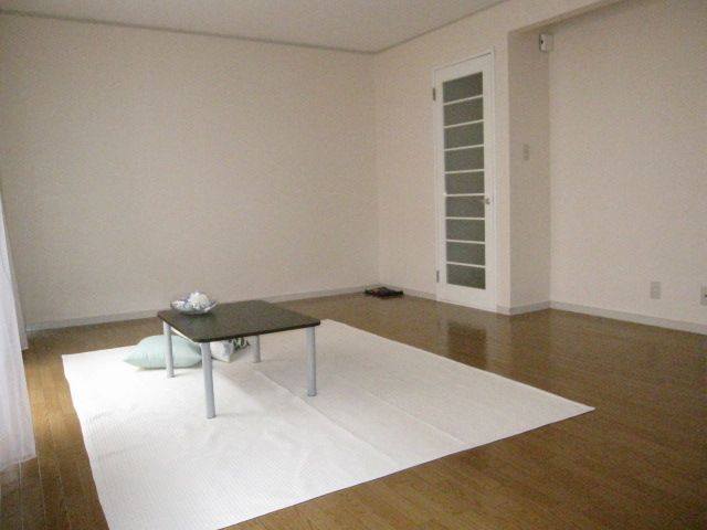 Living and room. Widely bright family optimal space to reunion of. 