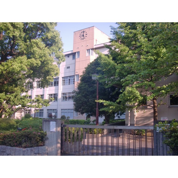 Junior high school. 454m to Edogawa Ward freshening the second junior high school (junior high school)