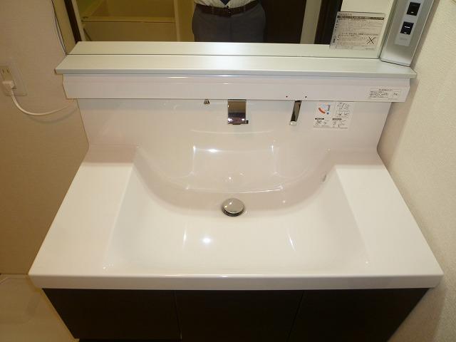 Wash basin, toilet. Indoor (October 10, 2013) Shooting