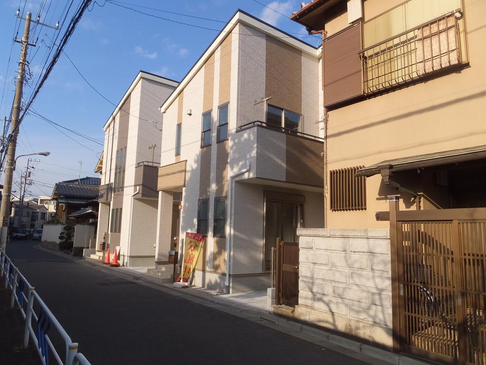 Local photos, including front road. Local (January 2014) Shooting