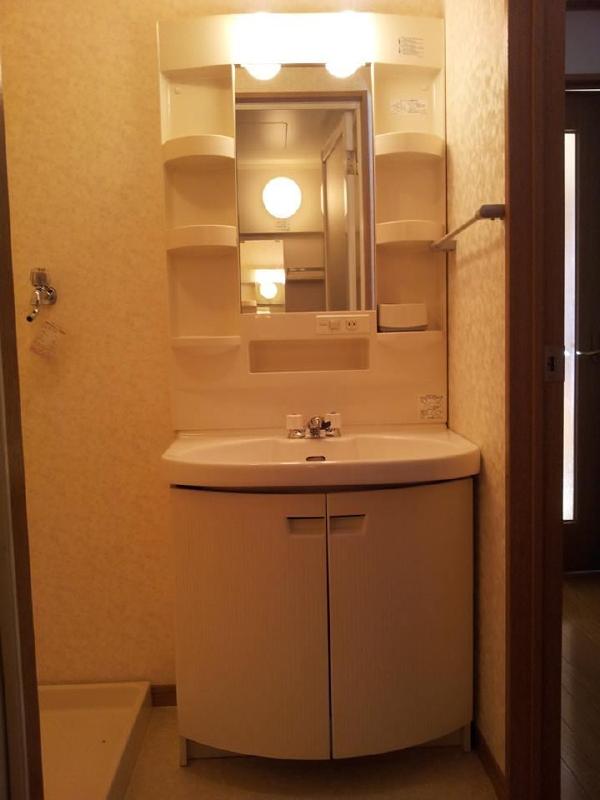 Washroom. Independent wash basin