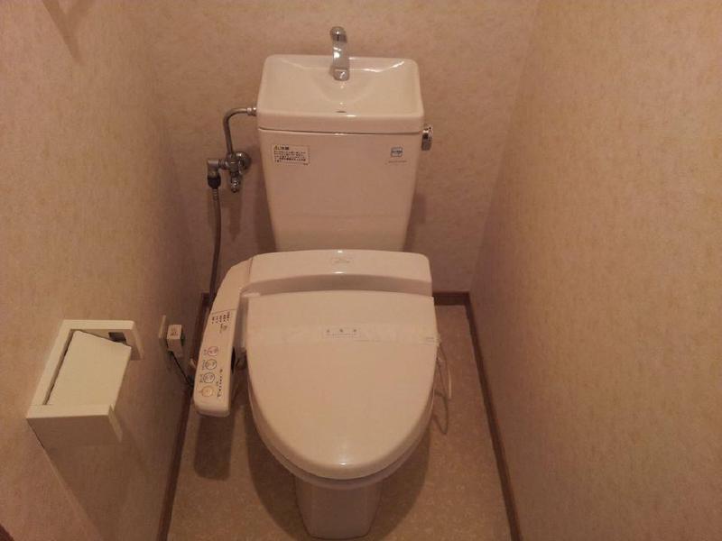 Toilet. Bidet