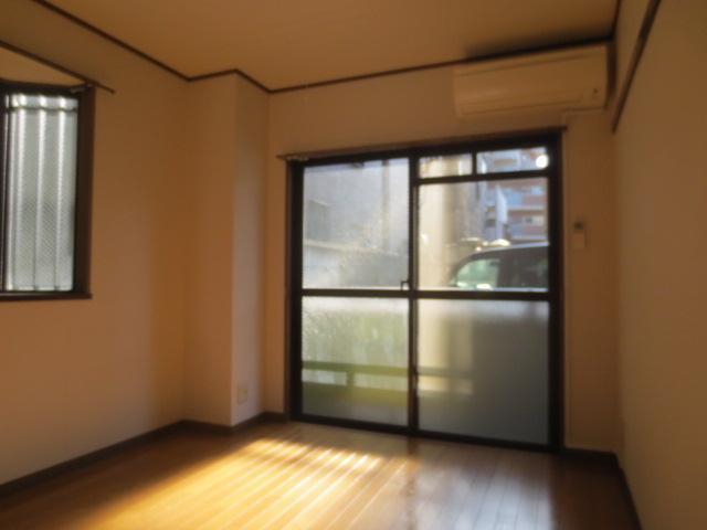 Living and room. Western-style 1