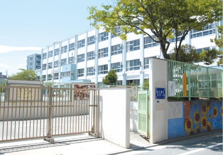 Primary school.  [Minamikasai elementary school ... a 4-minute walk (250m)] 250m to