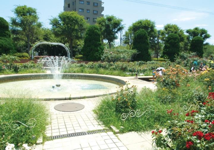 park.  [Flower Garden ... an 8-minute walk (620m)] 620m to