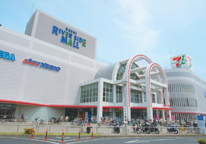 Shopping centre.  [Kasai Riverside Mall ... a 12-minute walk (940m)] 940m to