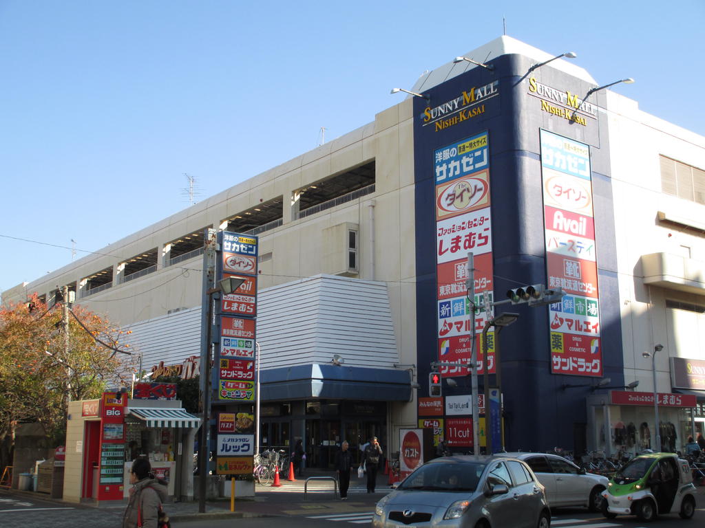 Shopping centre. 400m to Sunny Mall (shopping center)