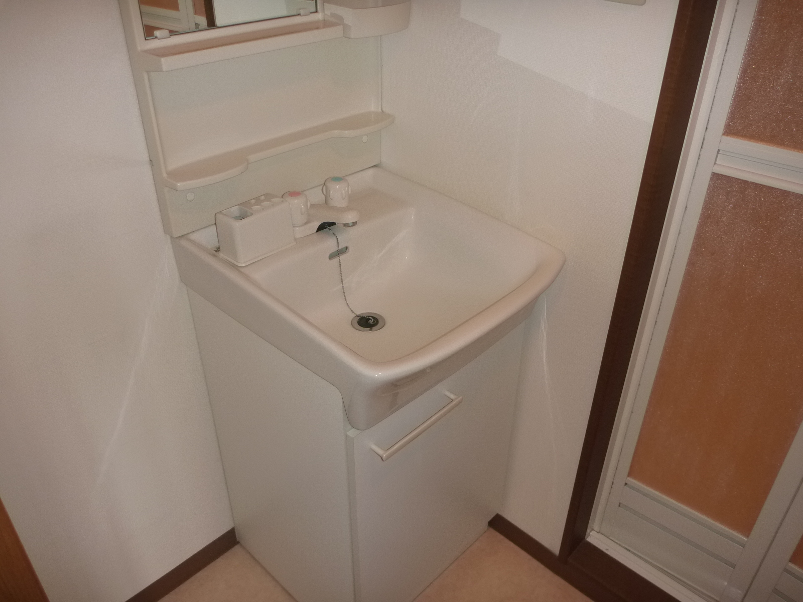 Washroom. Wash basin