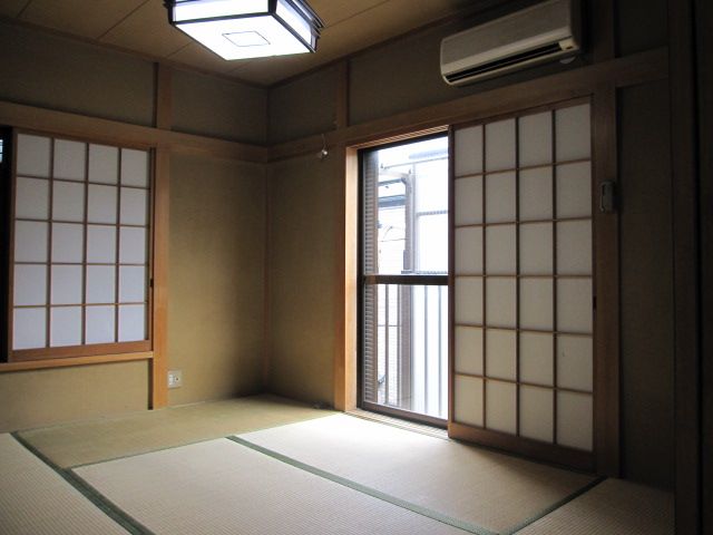 Living and room. I Japanese are restless Japanese-style room