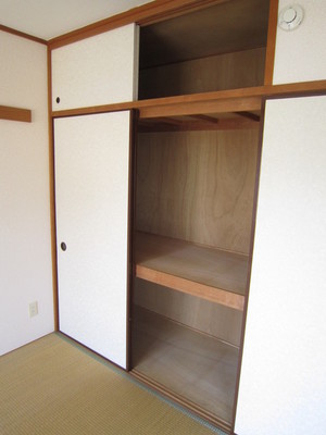 Receipt. Storage of bay windows side Japanese-style room