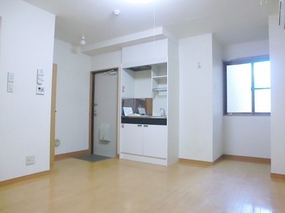 Living and room. Is a room that surprisingly a span. 