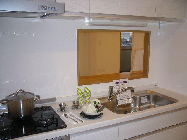 Kitchen. Face-to-face kitchen can enjoy conversation