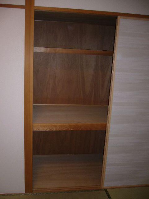 Non-living room. Japanese-style storage