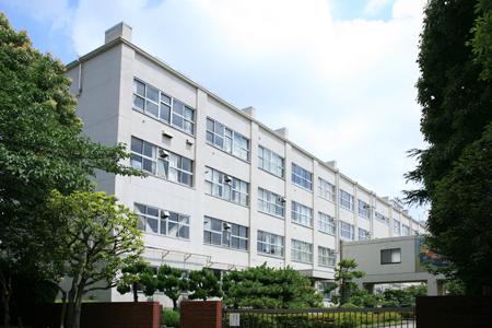 Junior high school. 809m to Edogawa Ward Matsue first junior high school