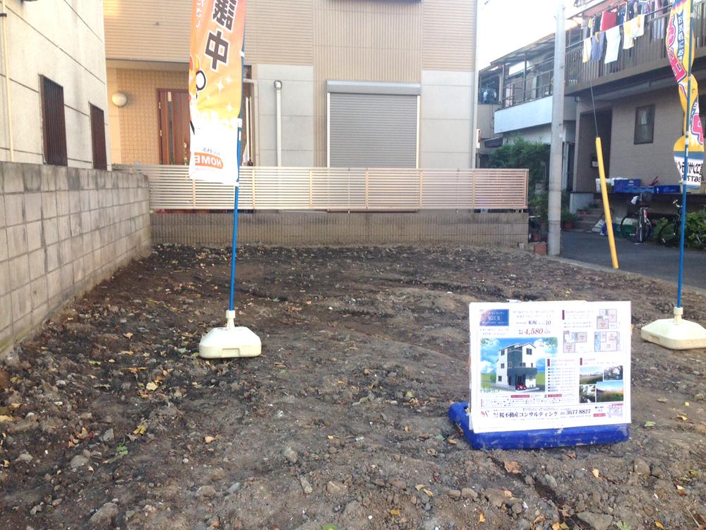 Local photos, including front road. Local (11 May 2013) Shooting