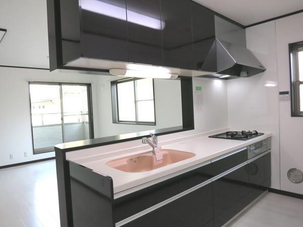 Same specifications photo (kitchen).  [Kitchen construction cases] It can be seen how the family even during cooking, Popular face-to-face kitchen to mom! 