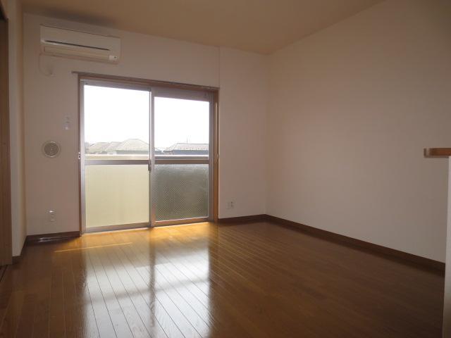 Living and room. Wall one side accent cross paste of LDK